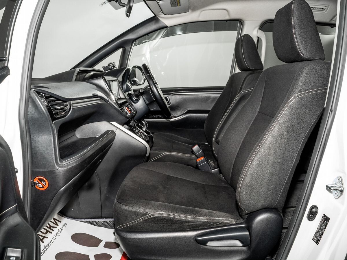 Toyota Esquire 2014 - фото автомобиля