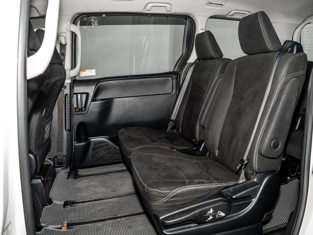 Toyota Esquire 2014 - фото автомобиля