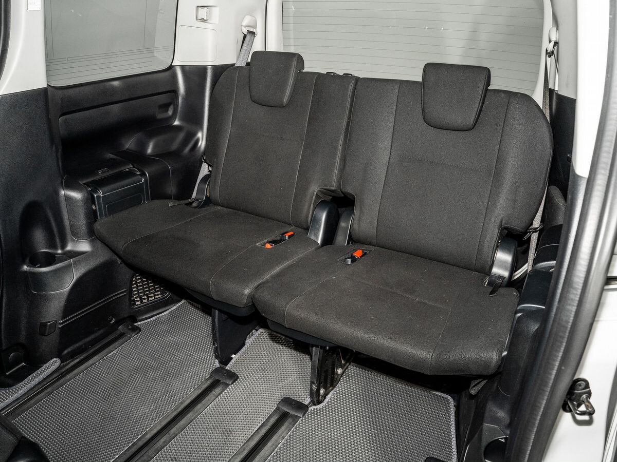 Toyota Esquire 2014 - фото автомобиля