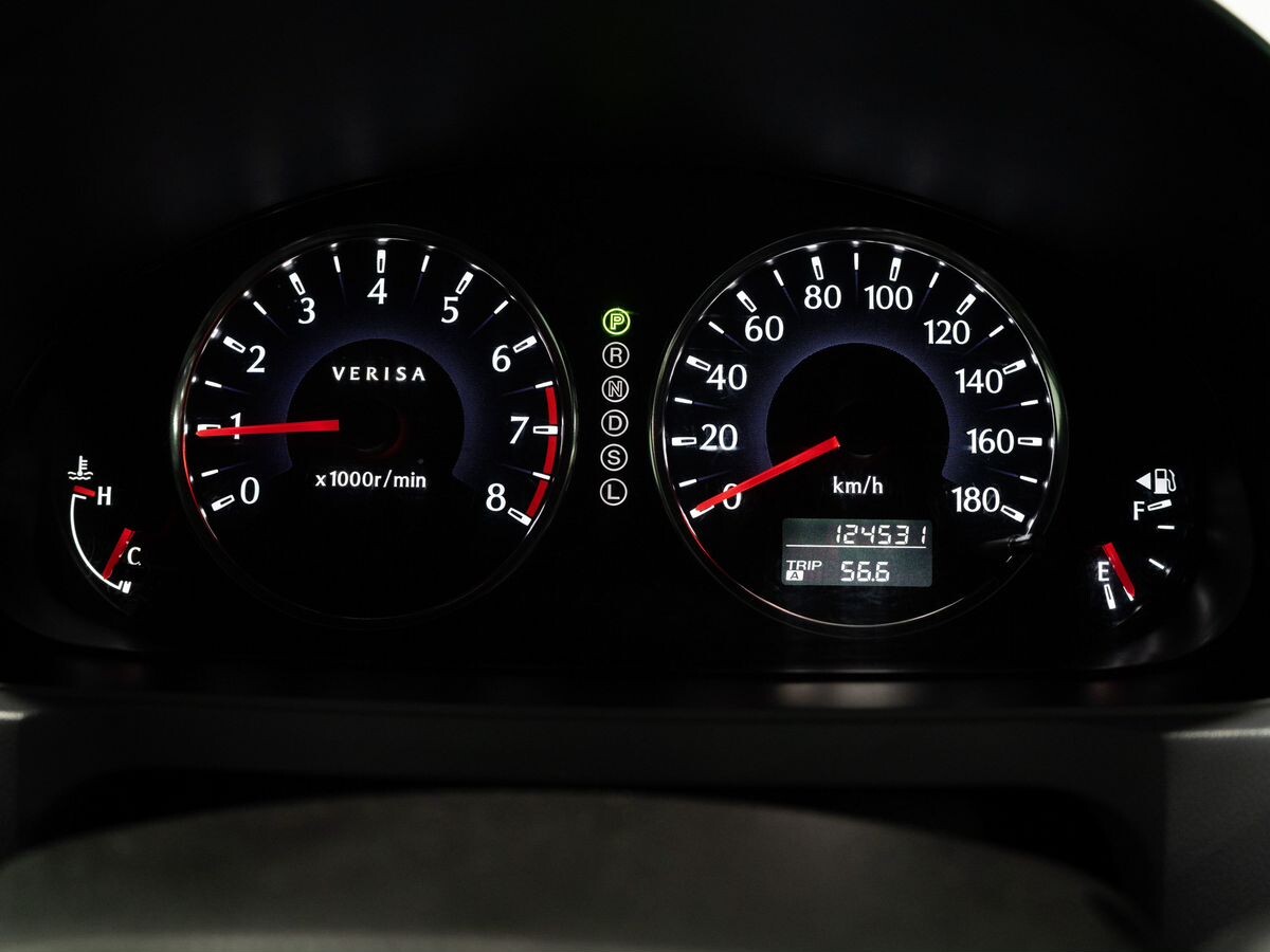 Mazda Verisa 2011 - фото автомобиля