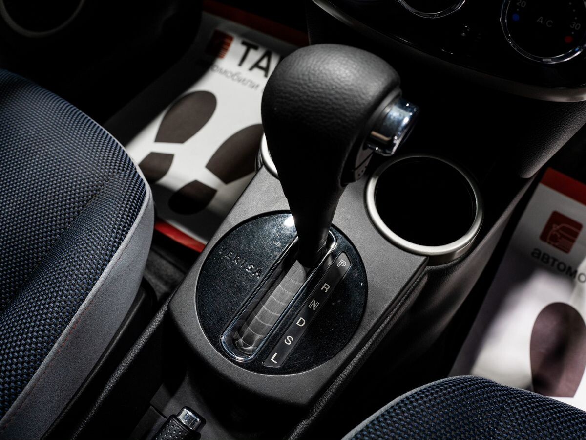 Mazda Verisa 2011 - фото автомобиля