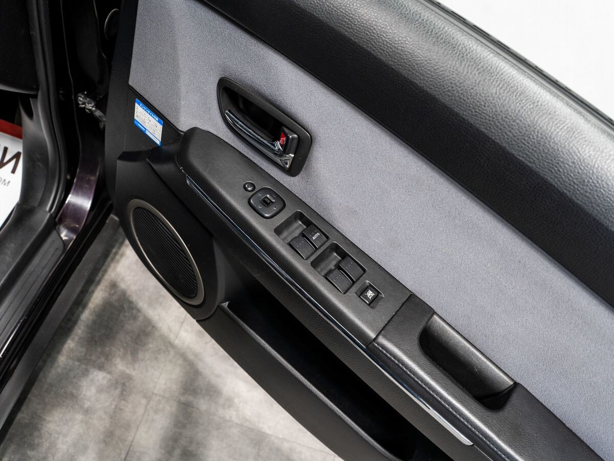 Mazda Verisa 2011 - фото автомобиля