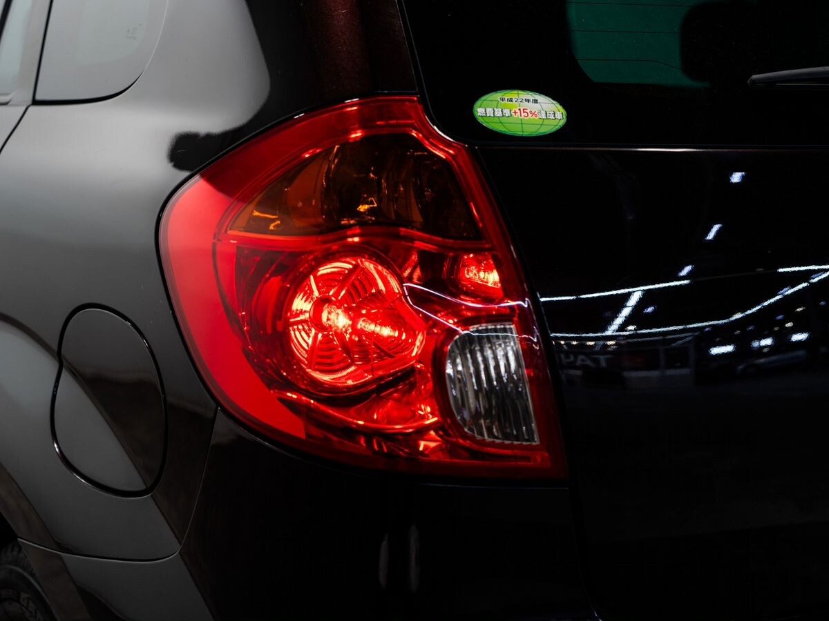 Mazda Verisa 2011 - фото автомобиля