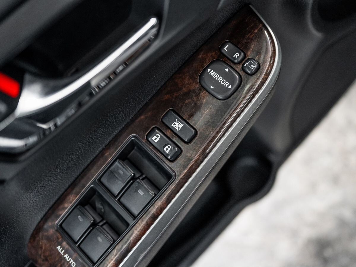 Toyota Camry 2016 - фото автомобиля