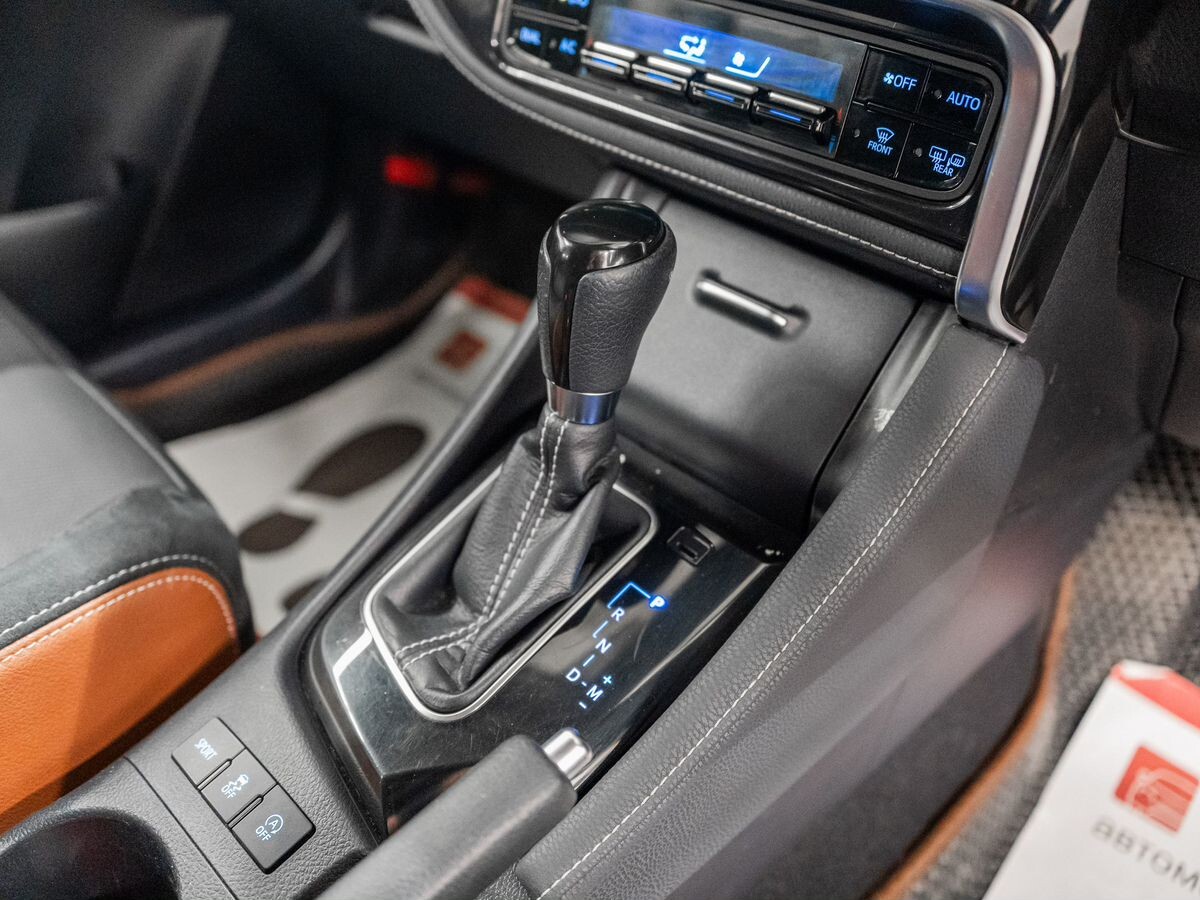 Toyota Auris 2015 - фото автомобиля