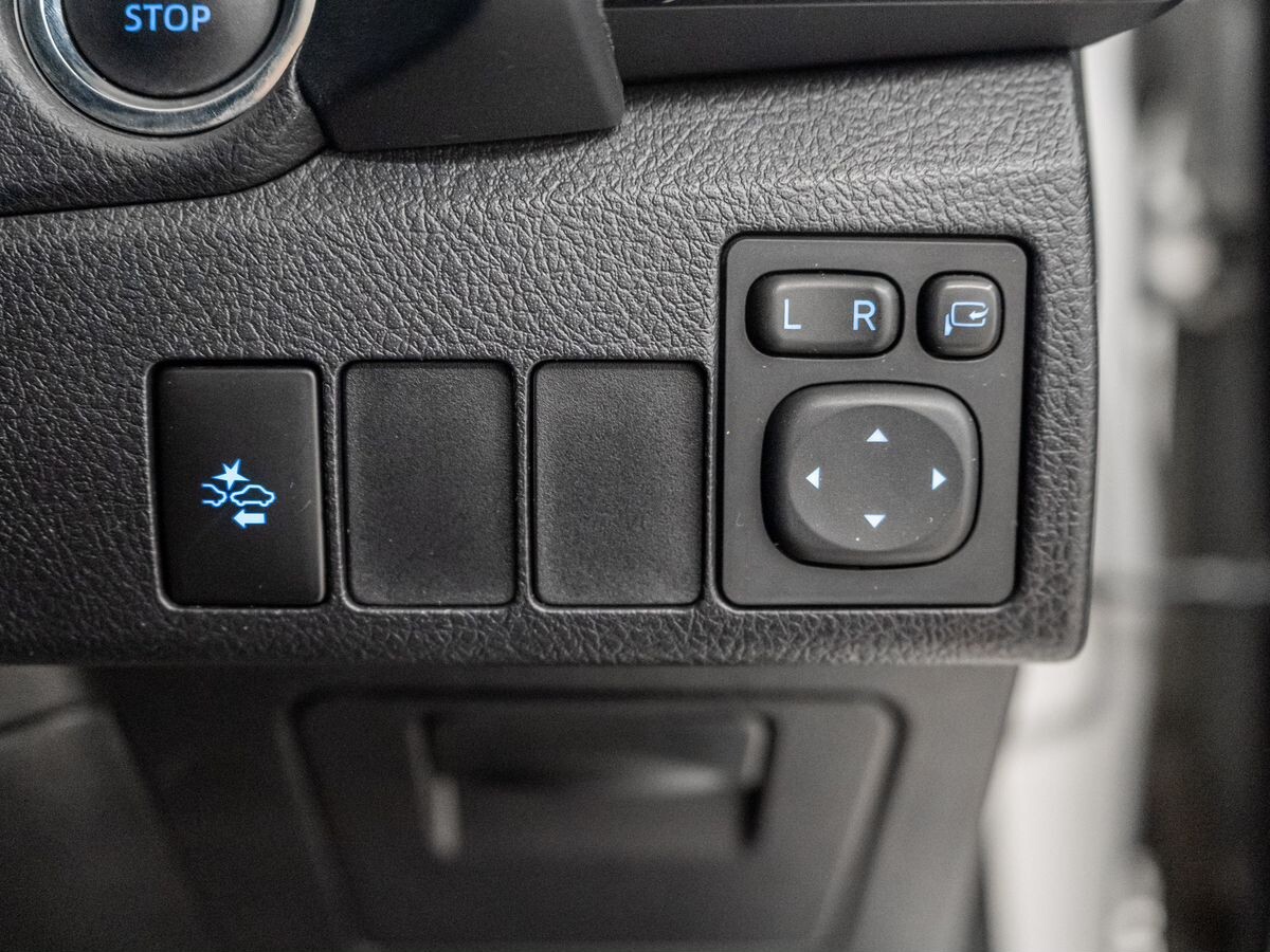 Toyota Auris 2015 - фото автомобиля