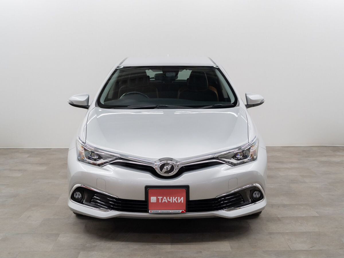 Toyota Auris 2015 - фото автомобиля
