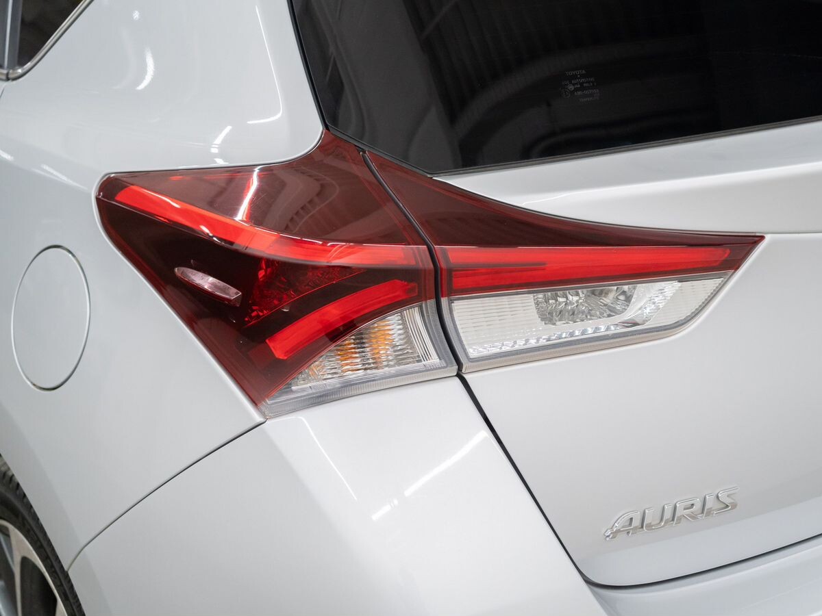 Toyota Auris 2015 - фото автомобиля
