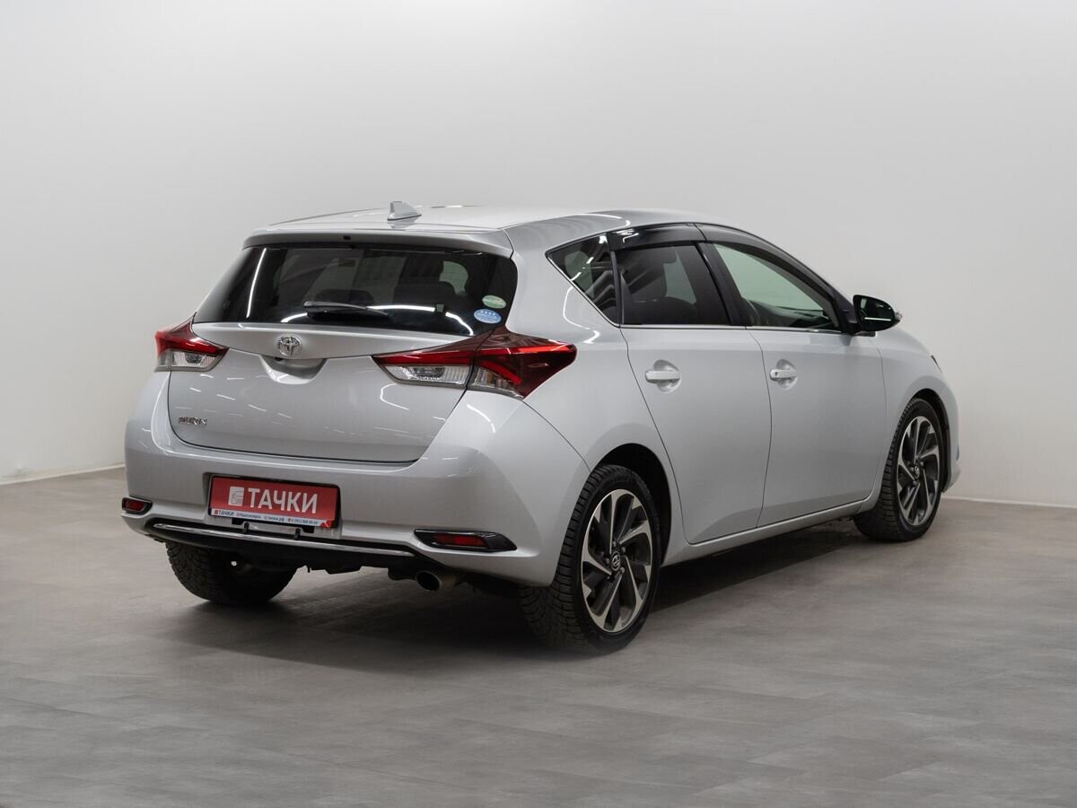 Toyota Auris 2015 - фото автомобиля