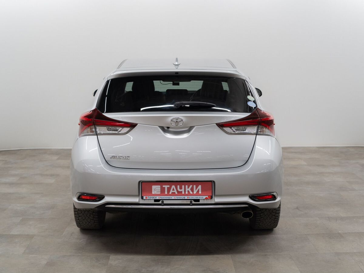 Toyota Auris 2015 - фото автомобиля