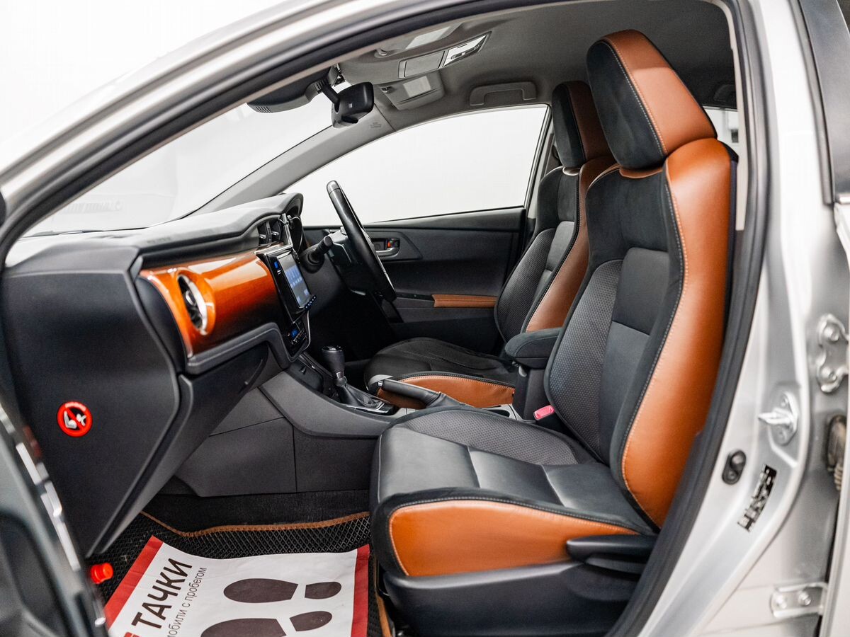 Toyota Auris 2015 - фото автомобиля