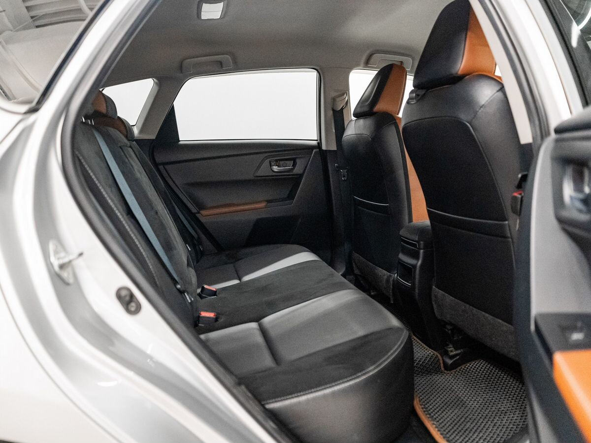 Toyota Auris 2015 - фото автомобиля