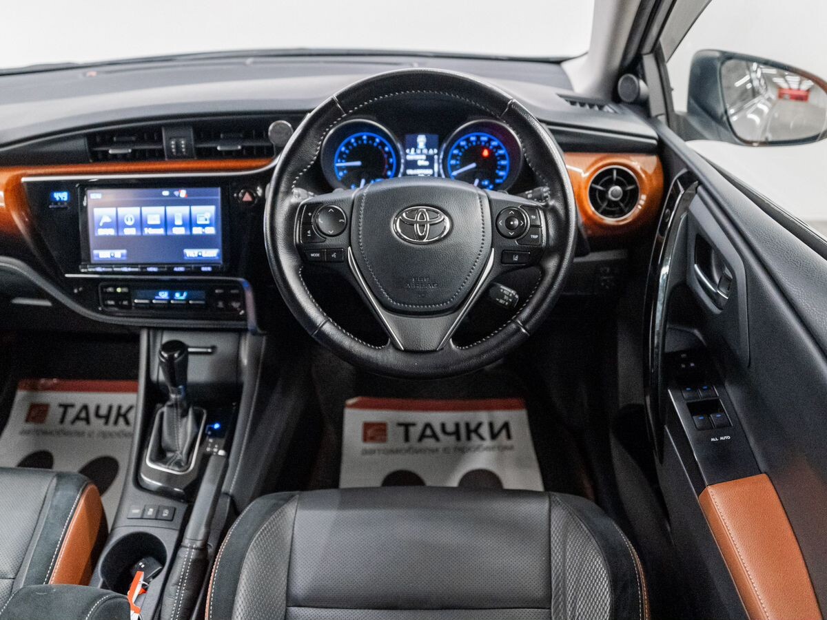 Toyota Auris 2015 - фото автомобиля