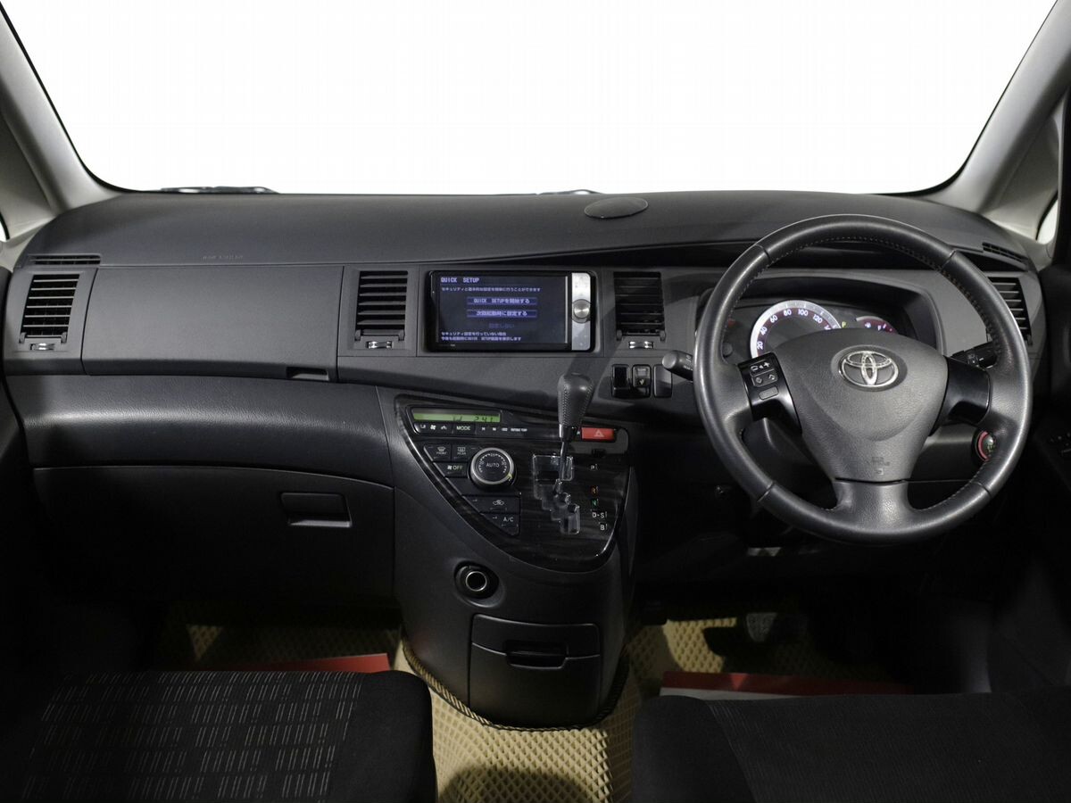 Toyota Isis 2012 - фото автомобиля