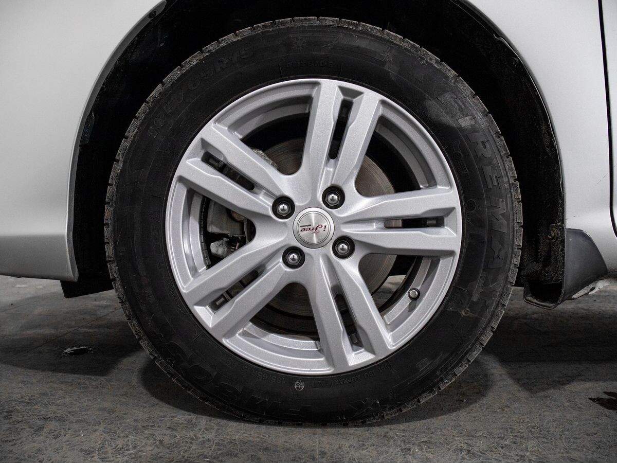 Toyota Corolla 2018 - фото автомобиля