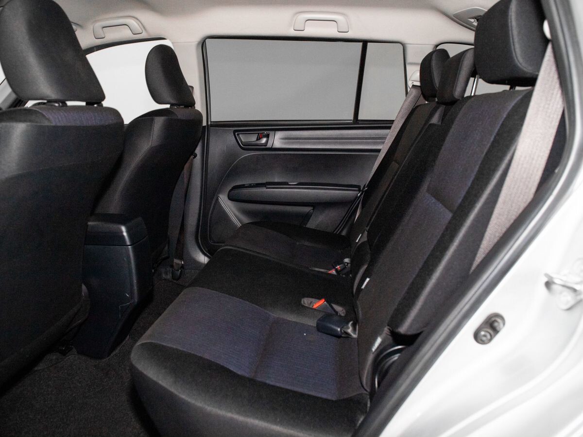 Toyota Corolla 2018 - фото автомобиля