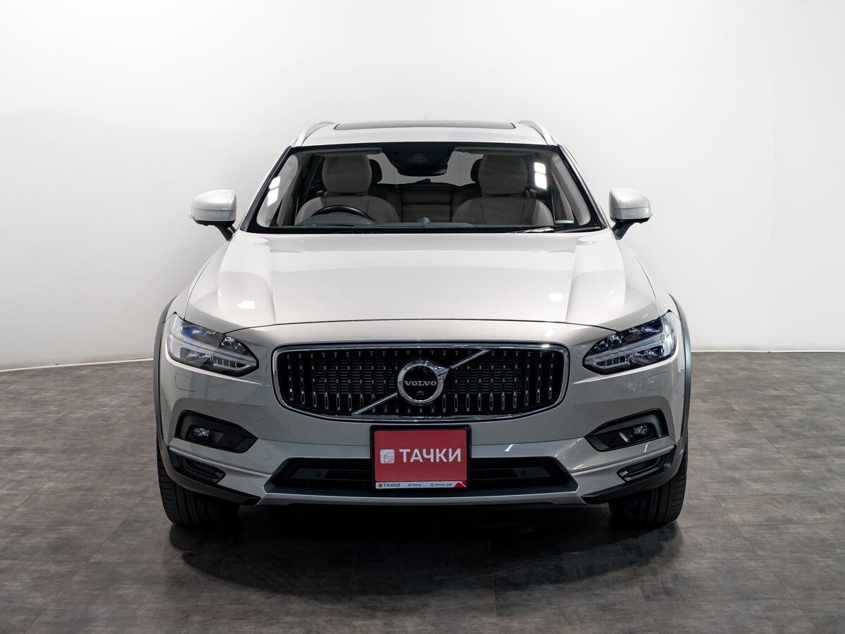 Volvo V90 2021 - фото автомобиля