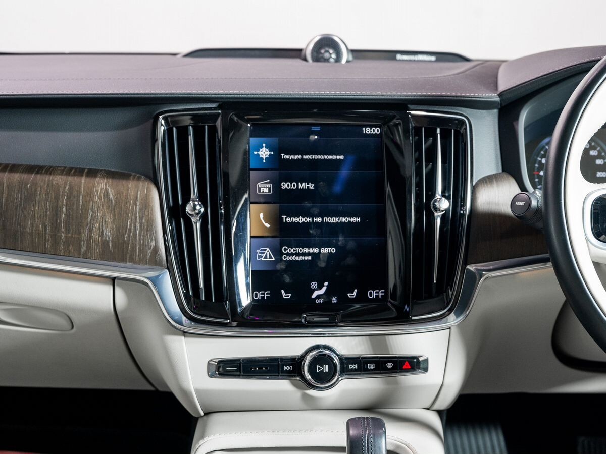 Volvo V90 2021 - фото автомобиля