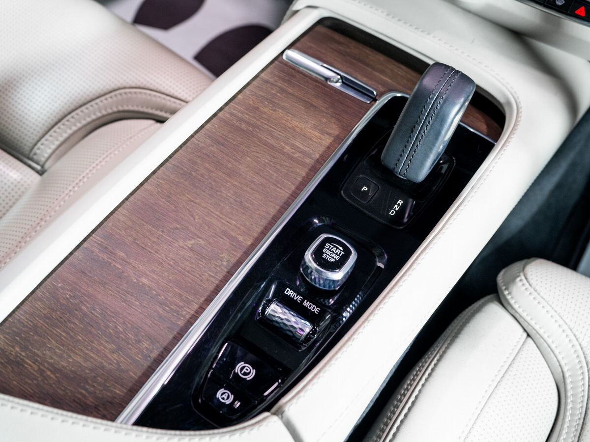 Volvo V90 2021 - фото автомобиля