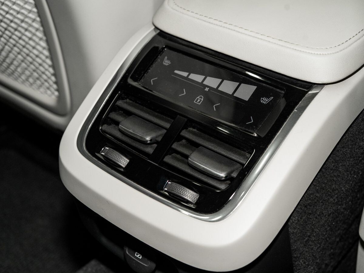 Volvo V90 2021 - фото автомобиля