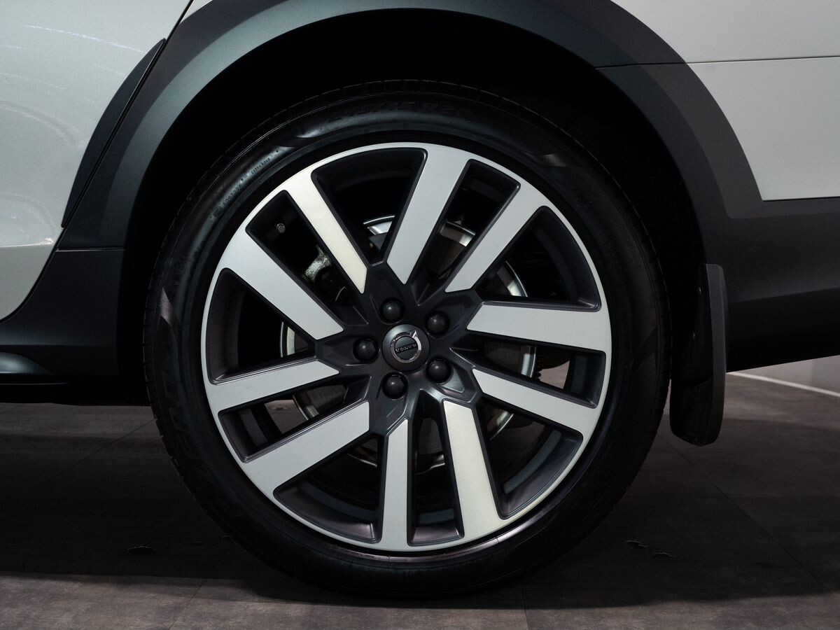 Volvo V90 2021 - фото автомобиля