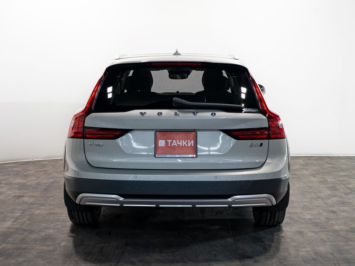 Volvo V90 2021 - фото автомобиля