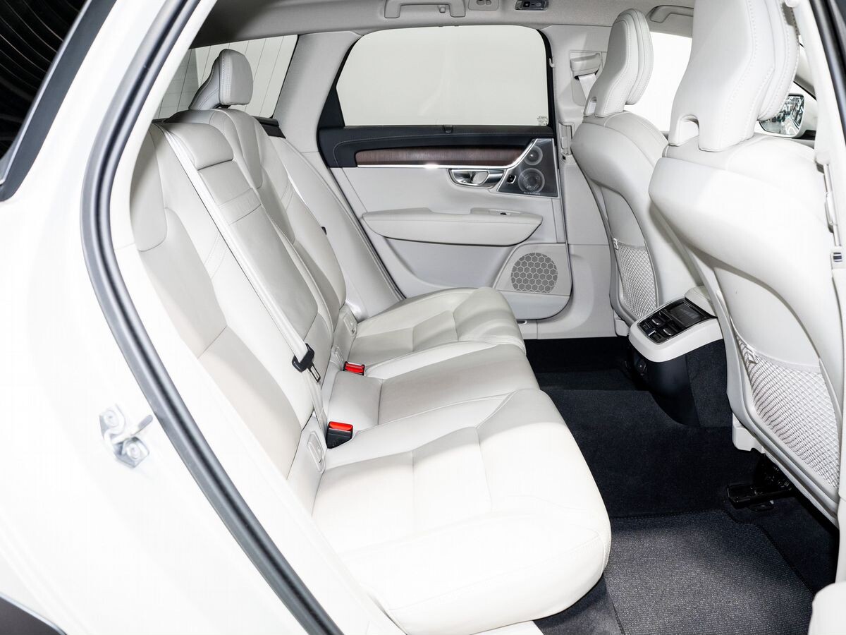 Volvo V90 2021 - фото автомобиля