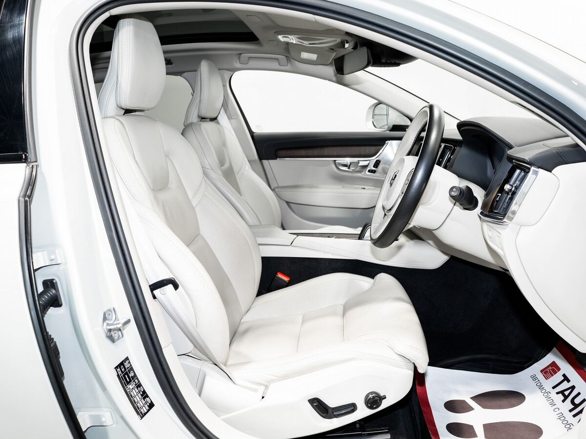 Volvo V90 2021 - фото автомобиля