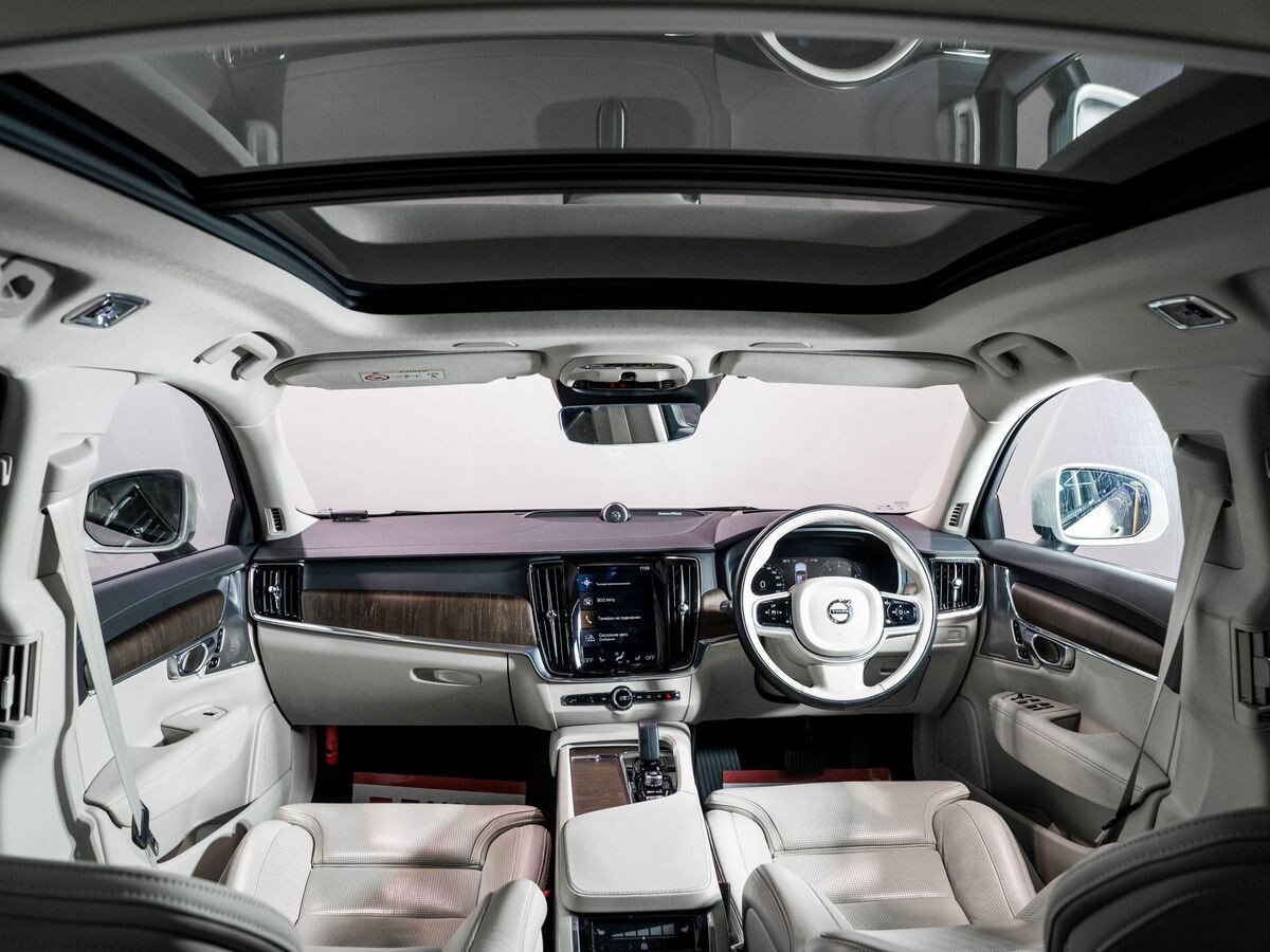 Volvo V90 2021 - фото автомобиля
