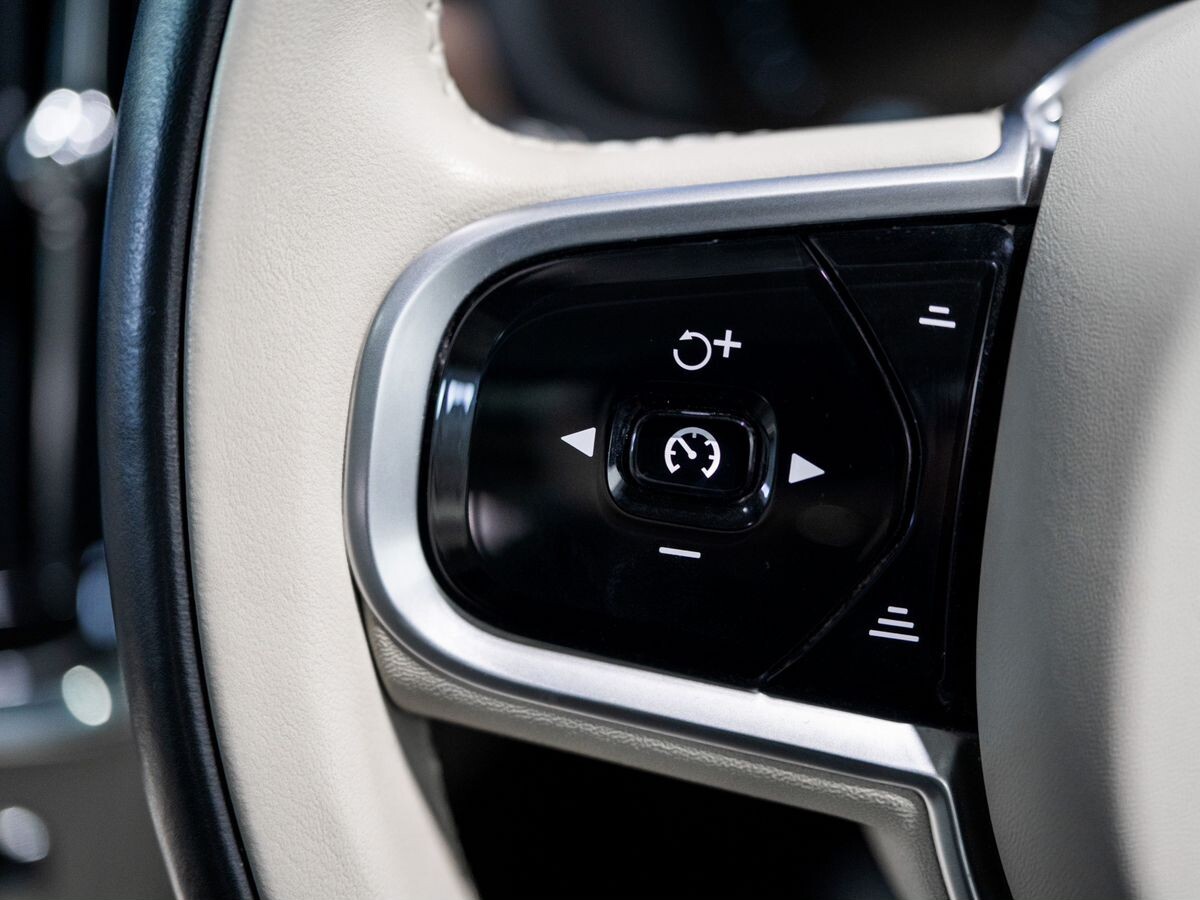 Volvo V90 2021 - фото автомобиля