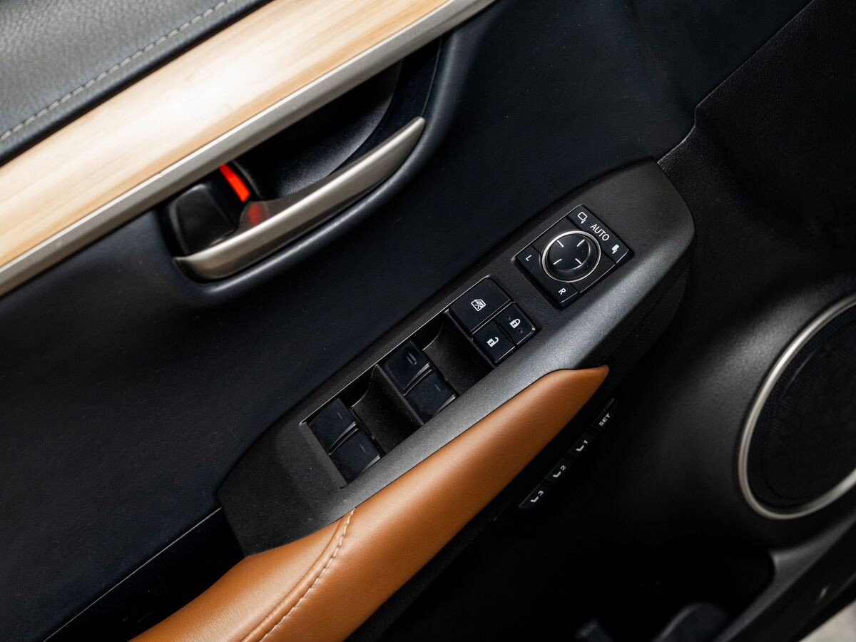 Lexus NX300h 2015 - фото автомобиля