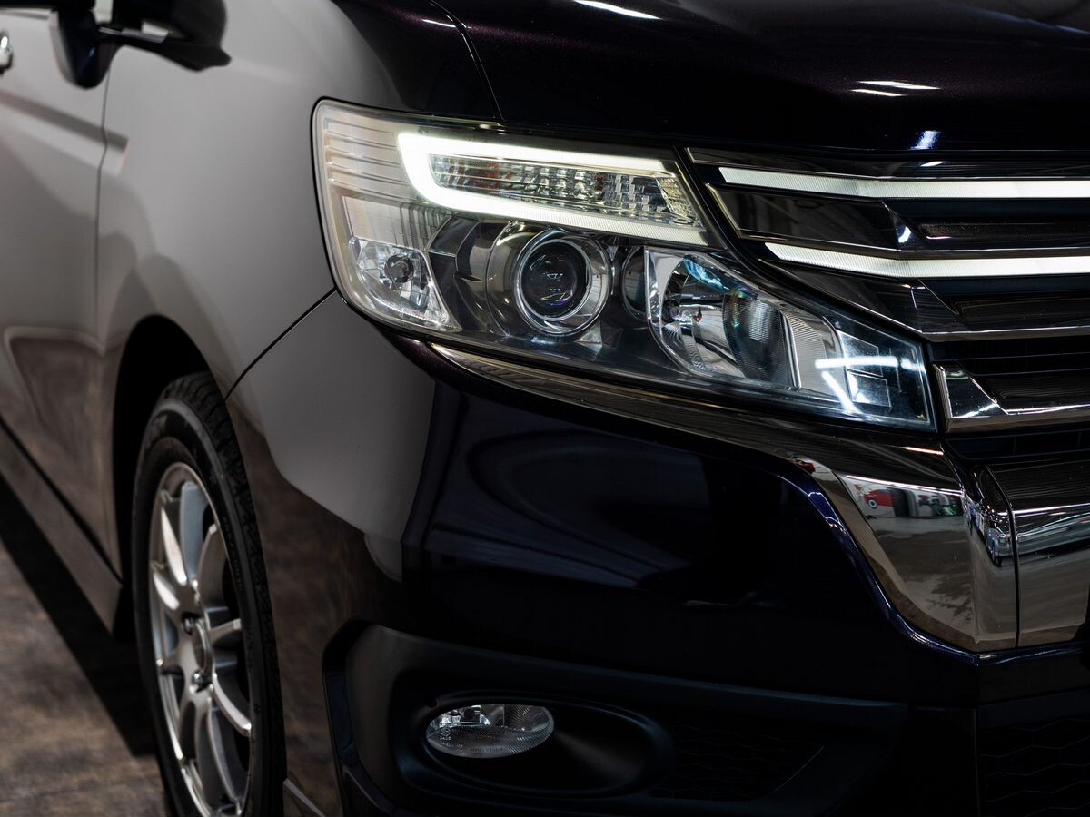 Honda Stepwgn 2013 - фото автомобиля