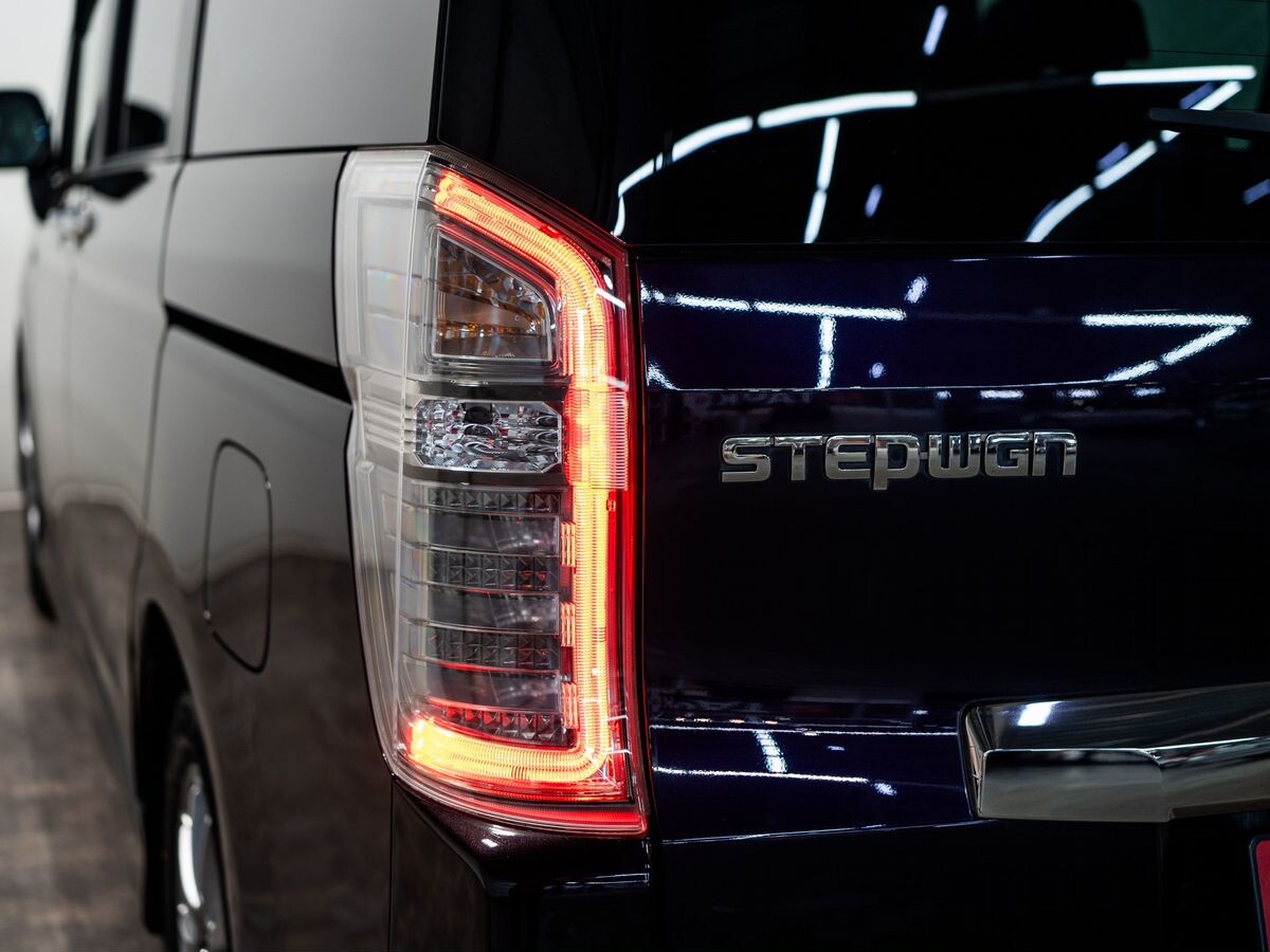 Honda Stepwgn 2013 - фото автомобиля