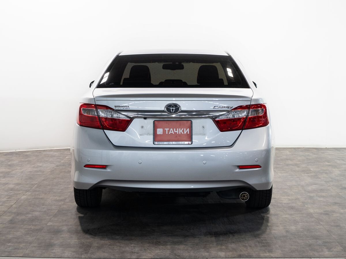 Toyota Camry 2014 - фото автомобиля
