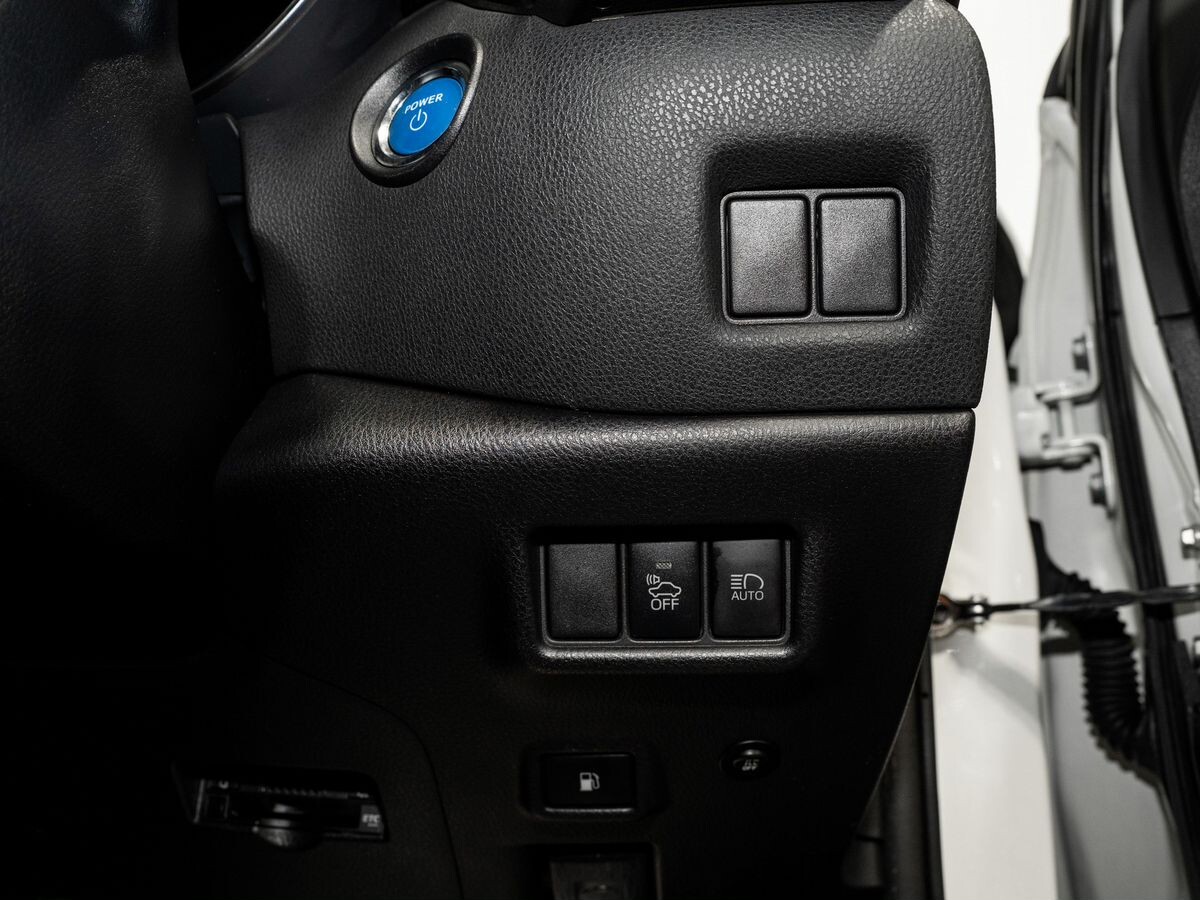 Toyota C-HR 2018 - фото автомобиля