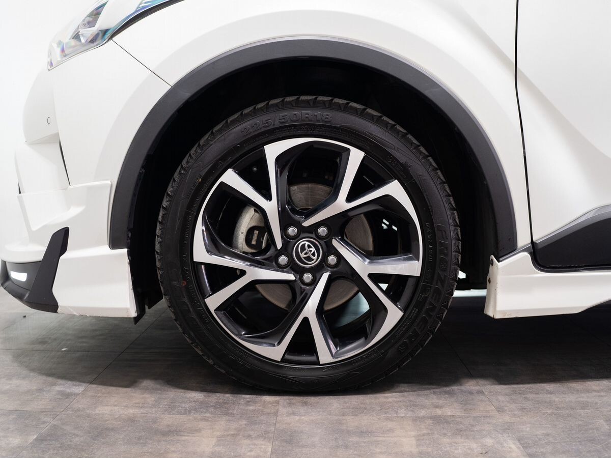 Toyota C-HR 2018 - фото автомобиля