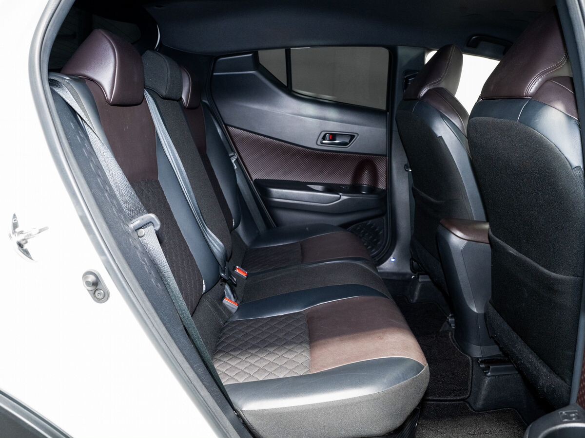 Toyota C-HR 2018 - фото автомобиля