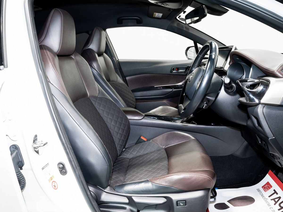 Toyota C-HR 2018 - фото автомобиля