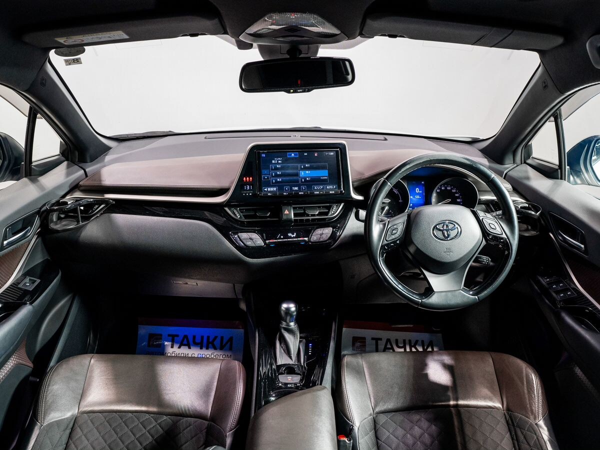 Toyota C-HR 2018 - фото автомобиля
