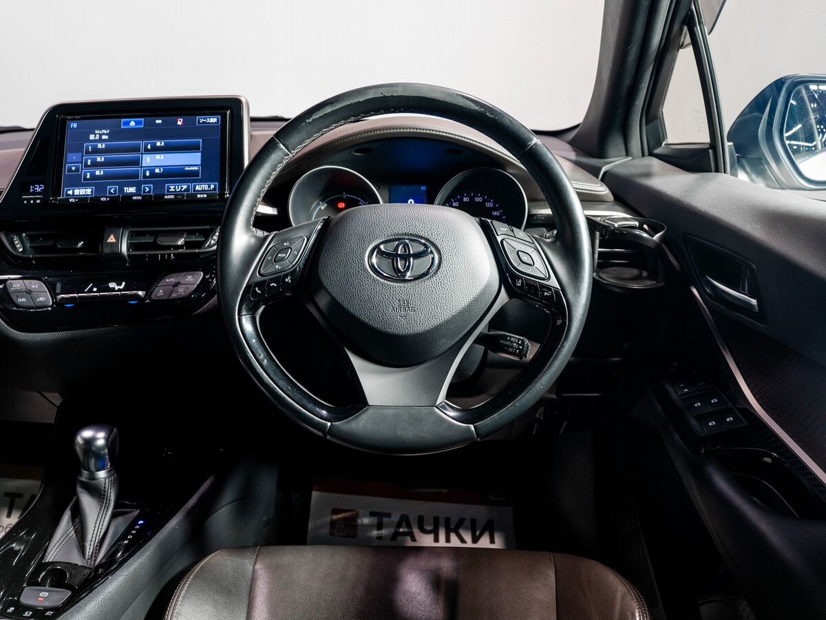Toyota C-HR 2018 - фото автомобиля