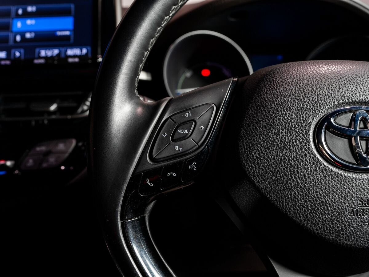 Toyota C-HR 2018 - фото автомобиля