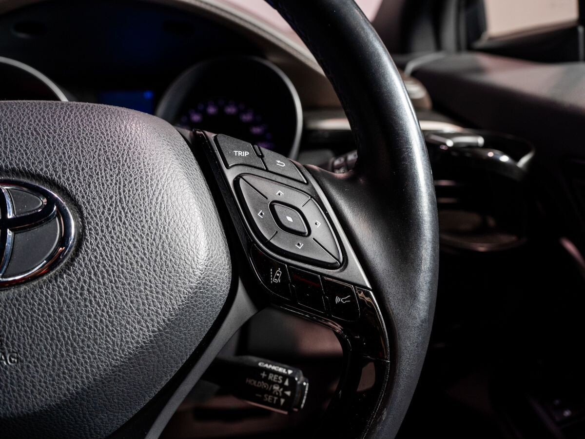 Toyota C-HR 2018 - фото автомобиля