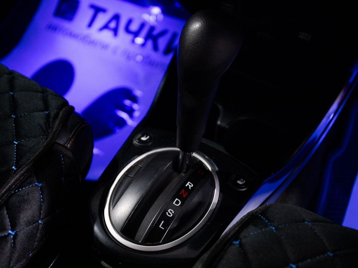 Honda Fit Shuttle 2012 - фото автомобиля