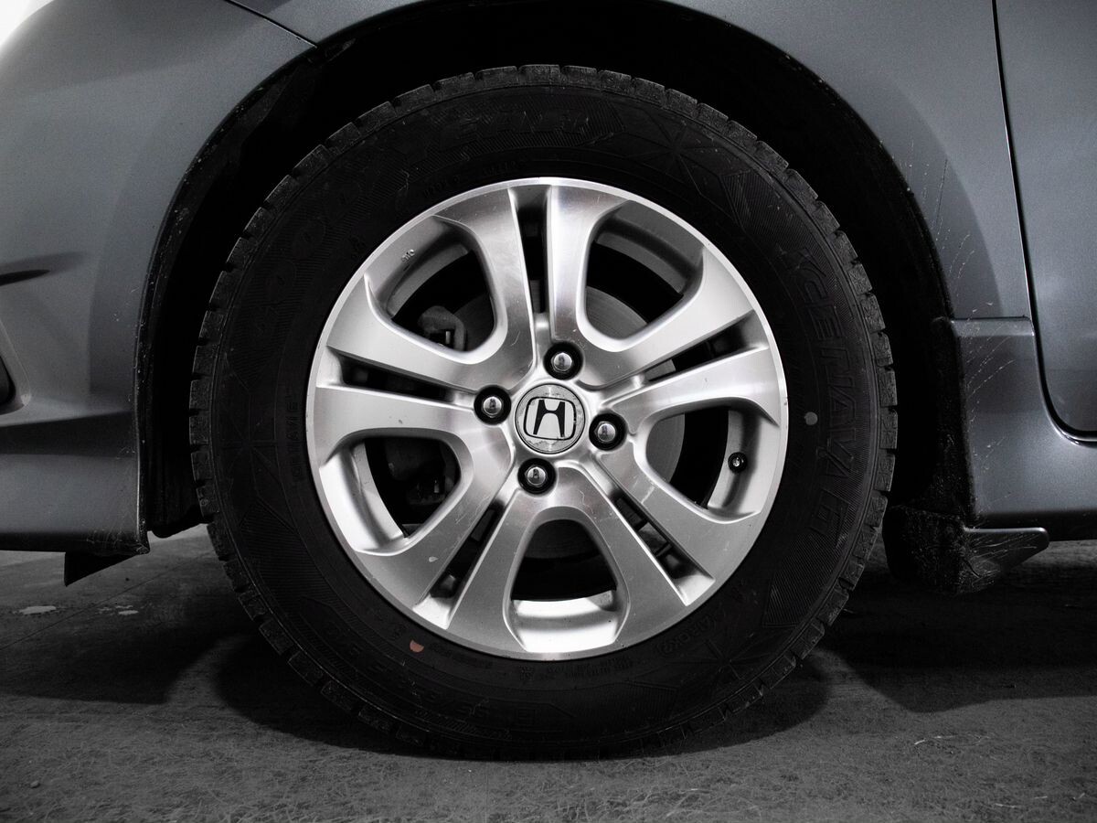 Honda Fit Shuttle 2012 - фото автомобиля