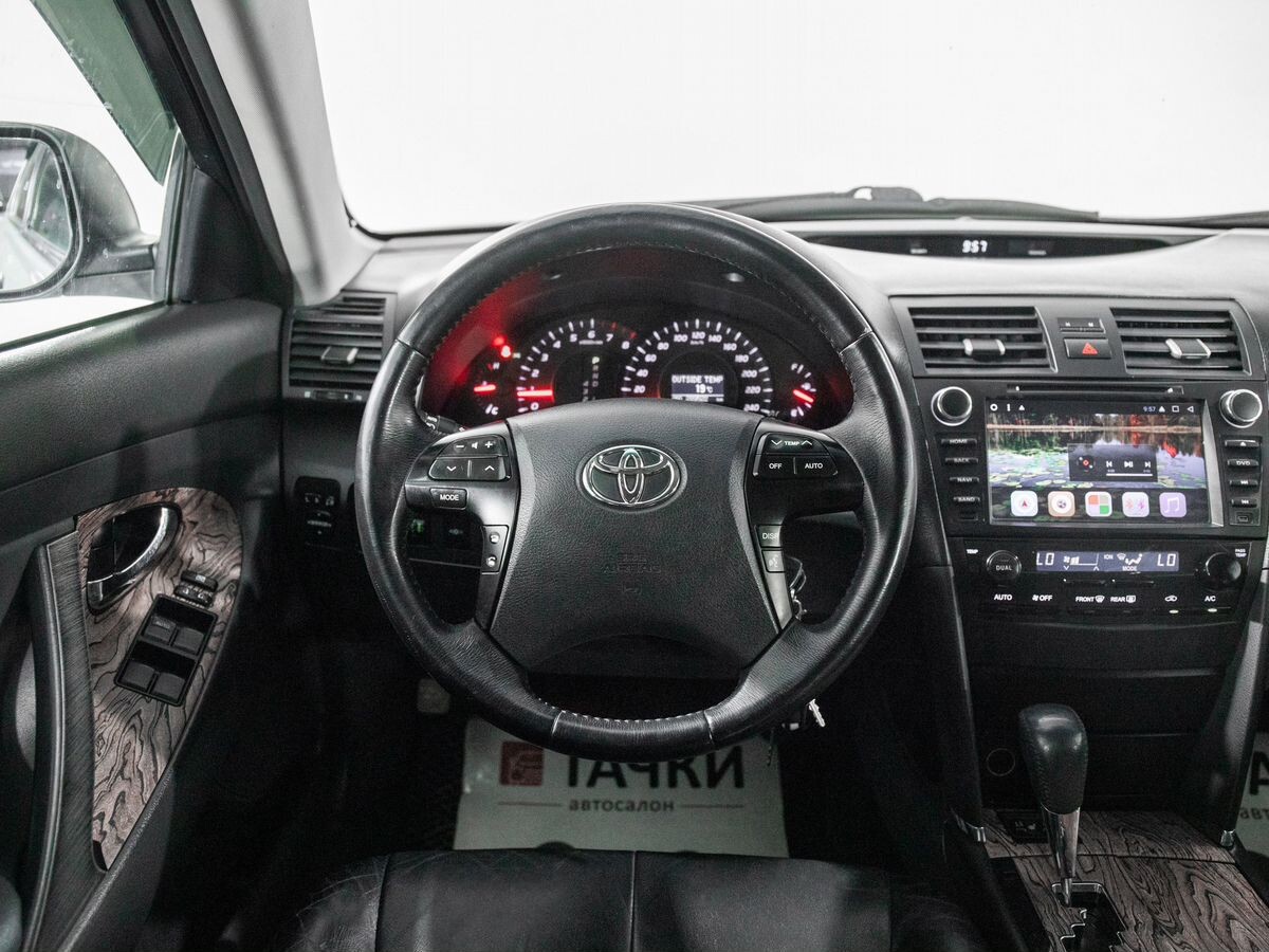 Toyota Camry 2008 - фото автомобиля