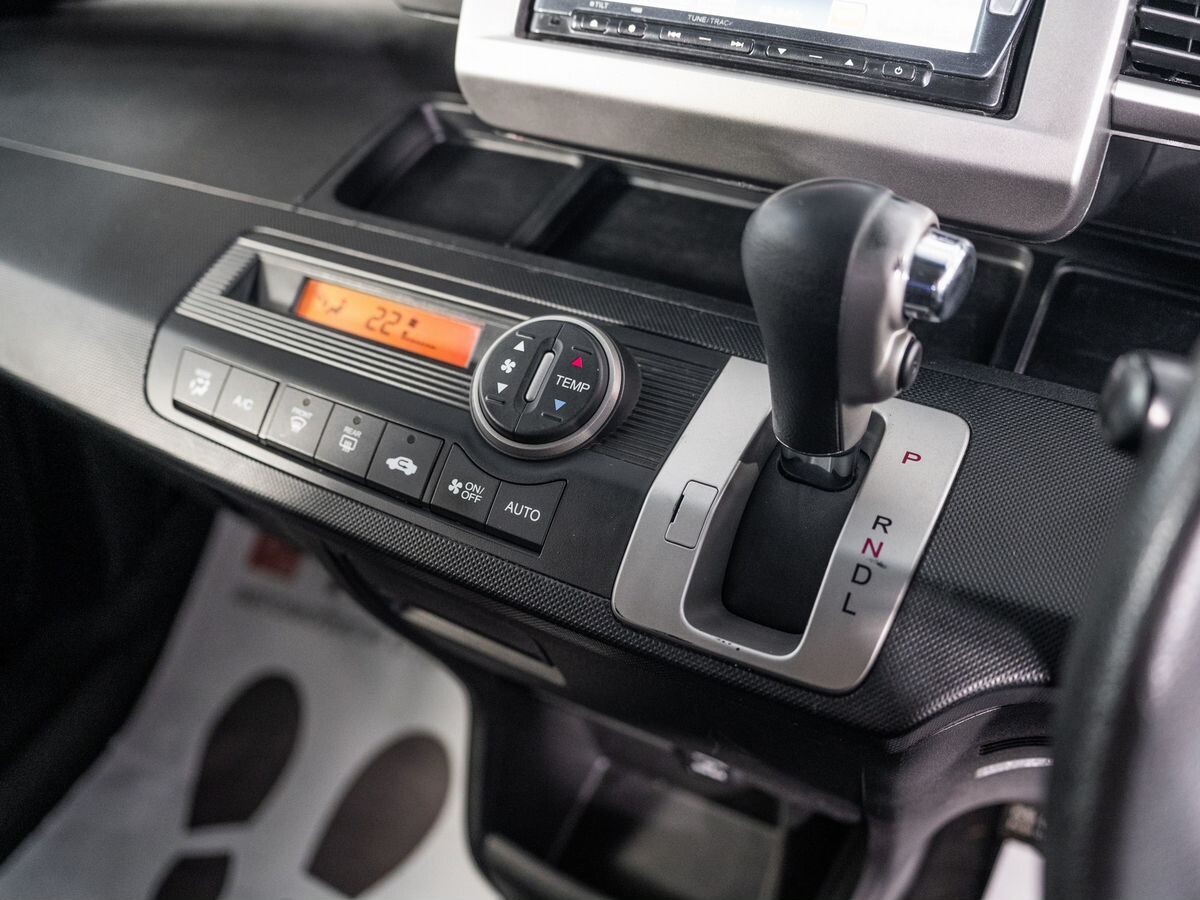 Honda Freed 2011 - фото автомобиля