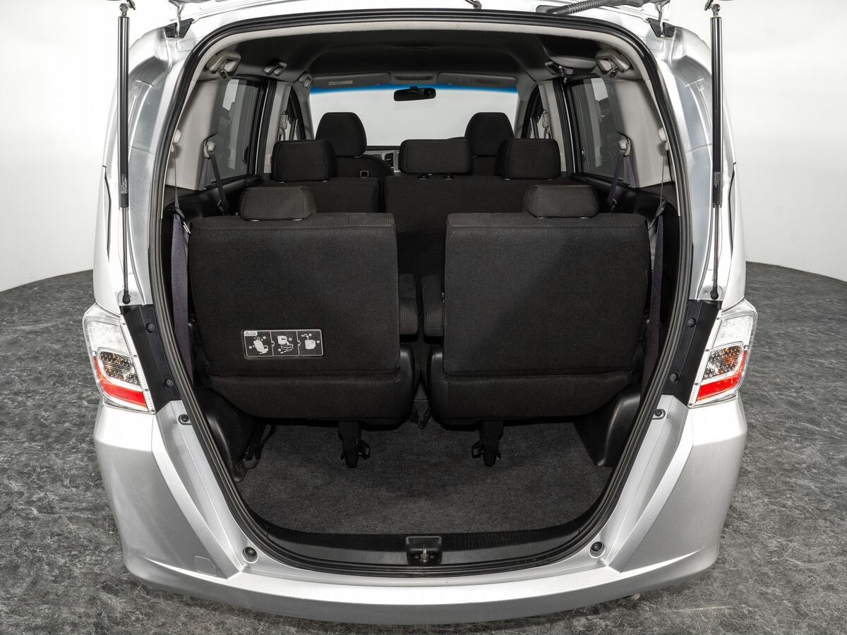 Honda Freed 2011 - фото автомобиля