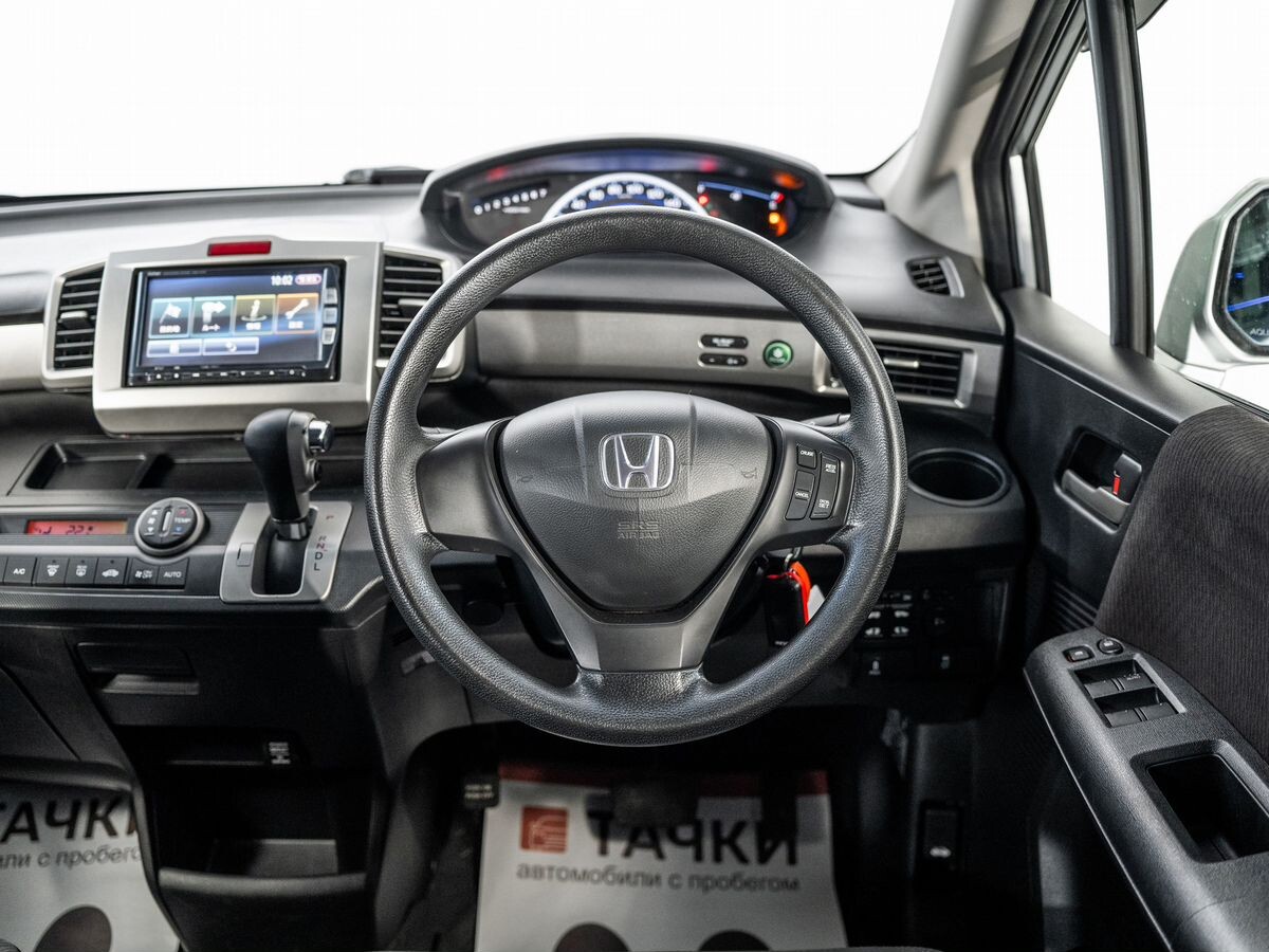 Honda Freed 2011 - фото автомобиля