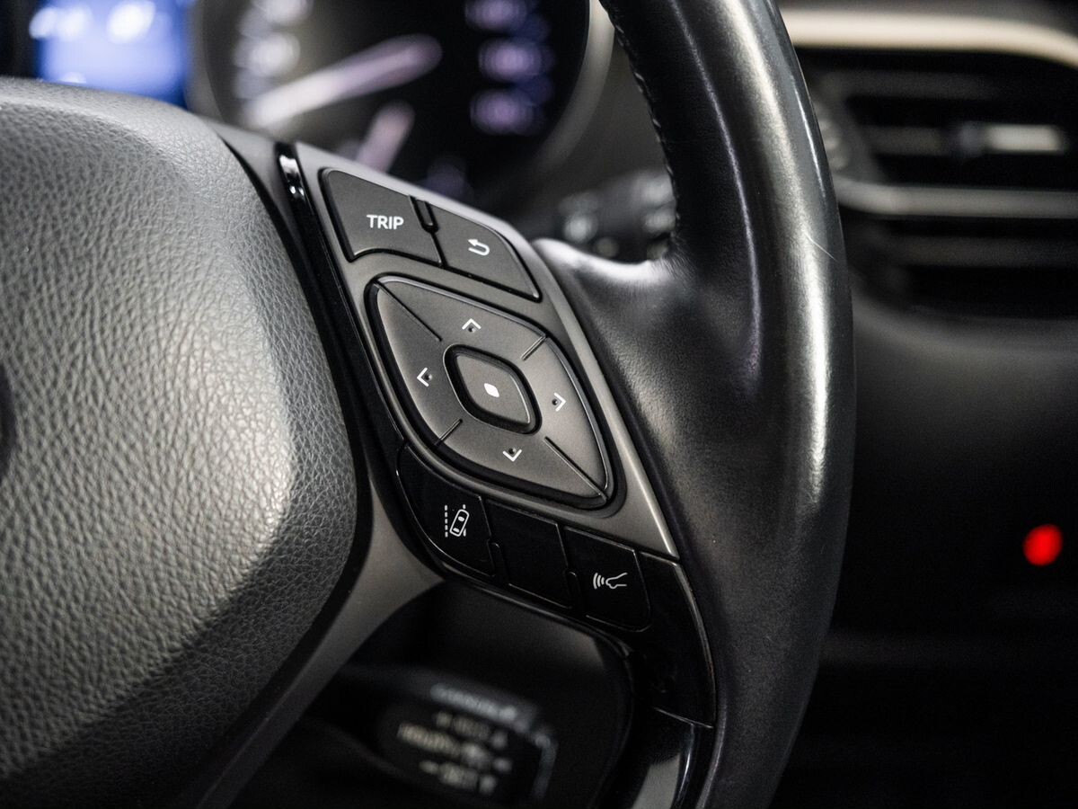 Toyota C-HR 2018 - фото автомобиля