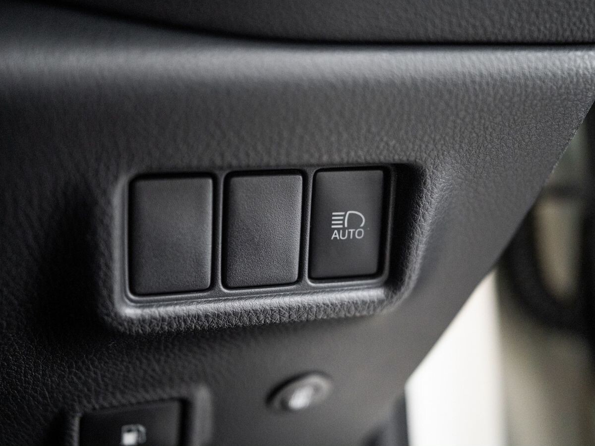 Toyota C-HR 2018 - фото автомобиля